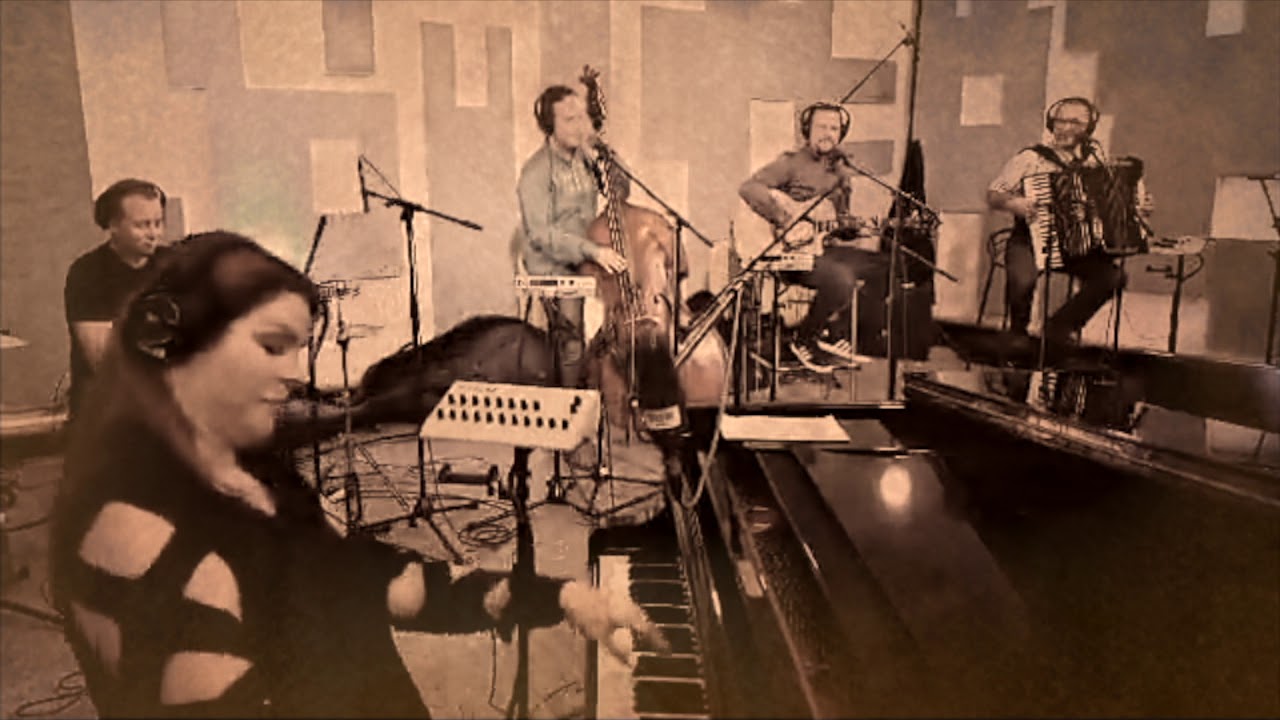 Neisha & Kranjci - Poročna (bossa nova version) live from studio Hendrix