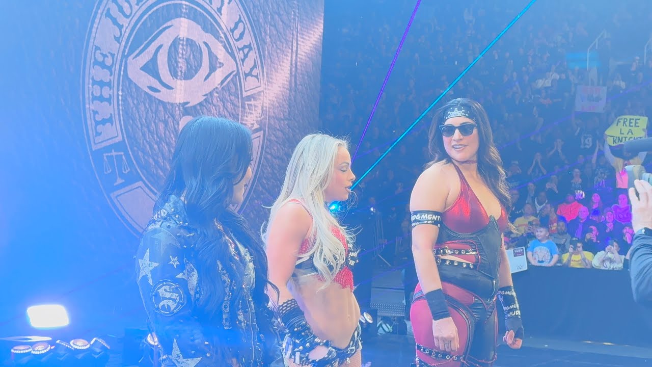Raquel Rodriquez, Roxanne Perez & Liv Morgan Entrance- Monday Night Raw Toronto 2026