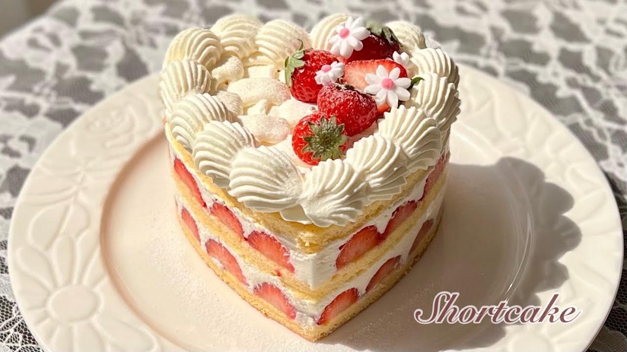 ꒰苦手なスポンジ作り💔꒱ どら焼きみたいなスポンジからショートケーキに変身〜！🍰
