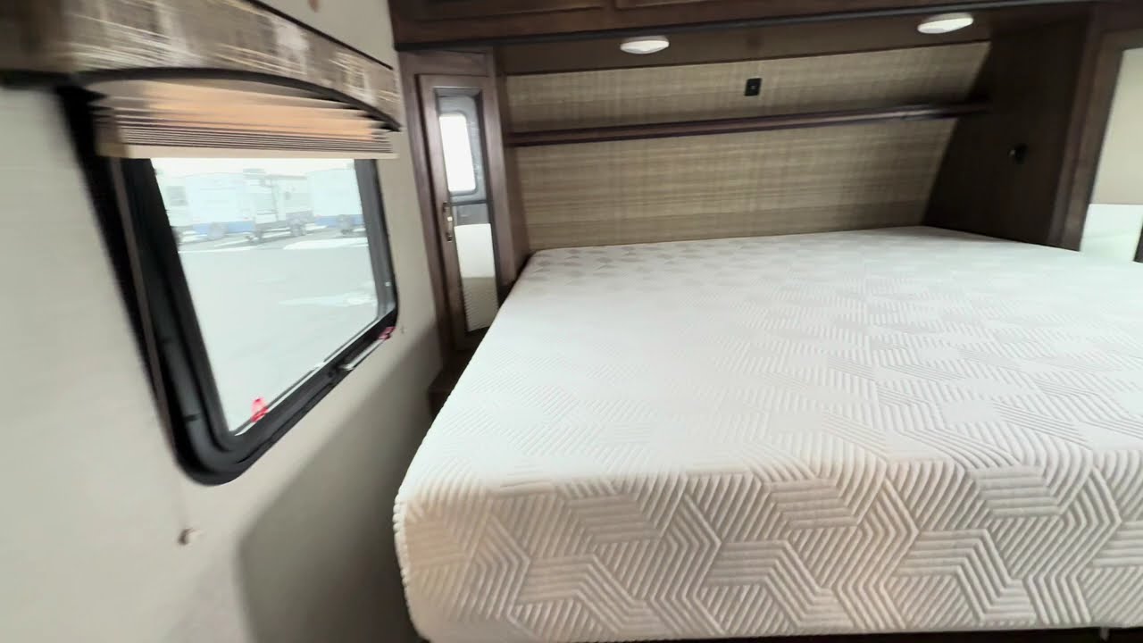 Radiance Ultra Lite Travel Trailer 25RK
