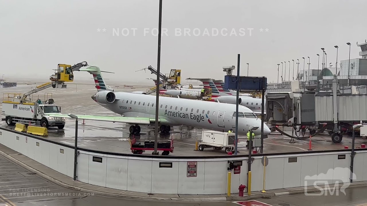 01-01-2022 Chicago, IL - Snowy Travel Nightmare