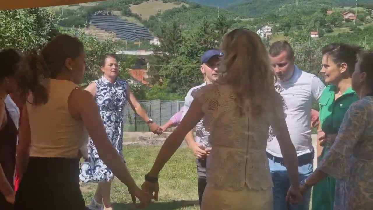 DIO VESELJA JANJIĆI KOD PORODICE HUSEINI.Lp
