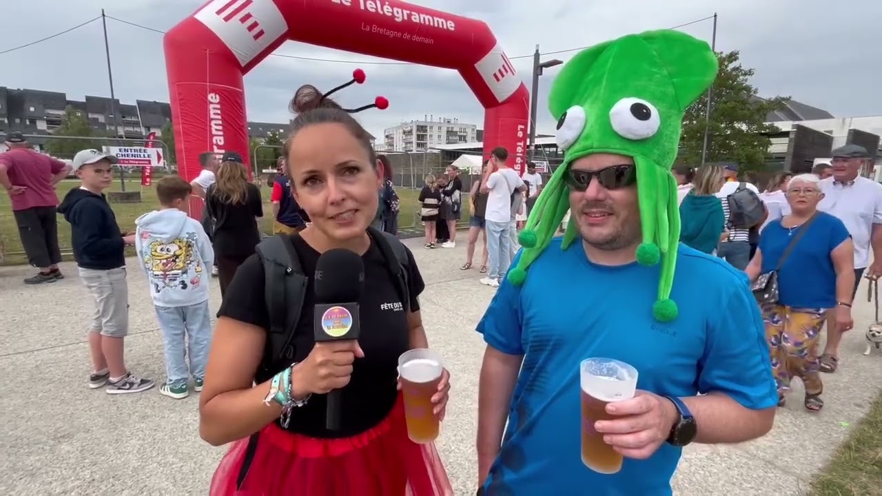 La plus longue chenille humaine à Landerneau. 2025 ( 2024 participants )      (vidéo n°1)