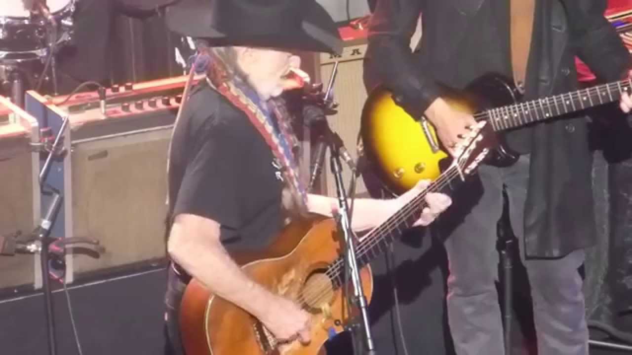 Willie Nelson - Whiskey River &rarr; Still is Still Moving to Me (SXSW 2014) HD