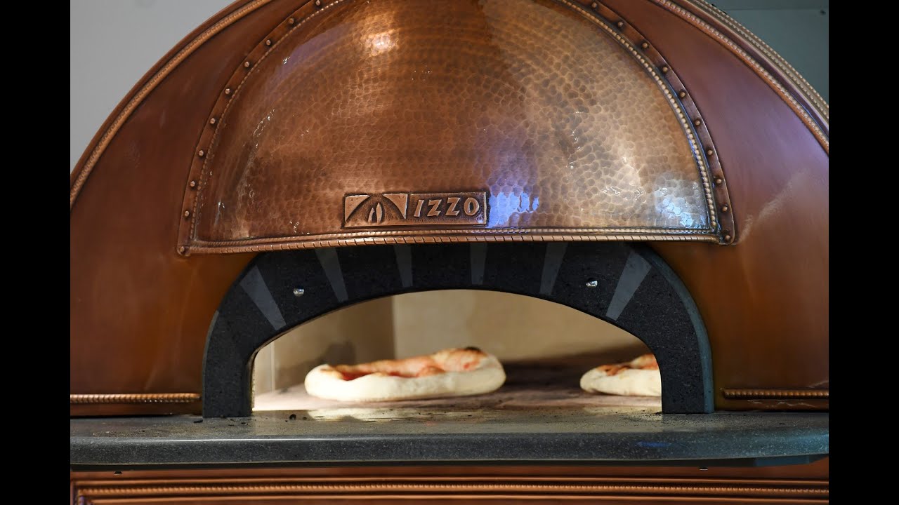 Pizza lardo e basilico - Alessandro Borghese Kitchen Sound Pizza con Simone Lombardi