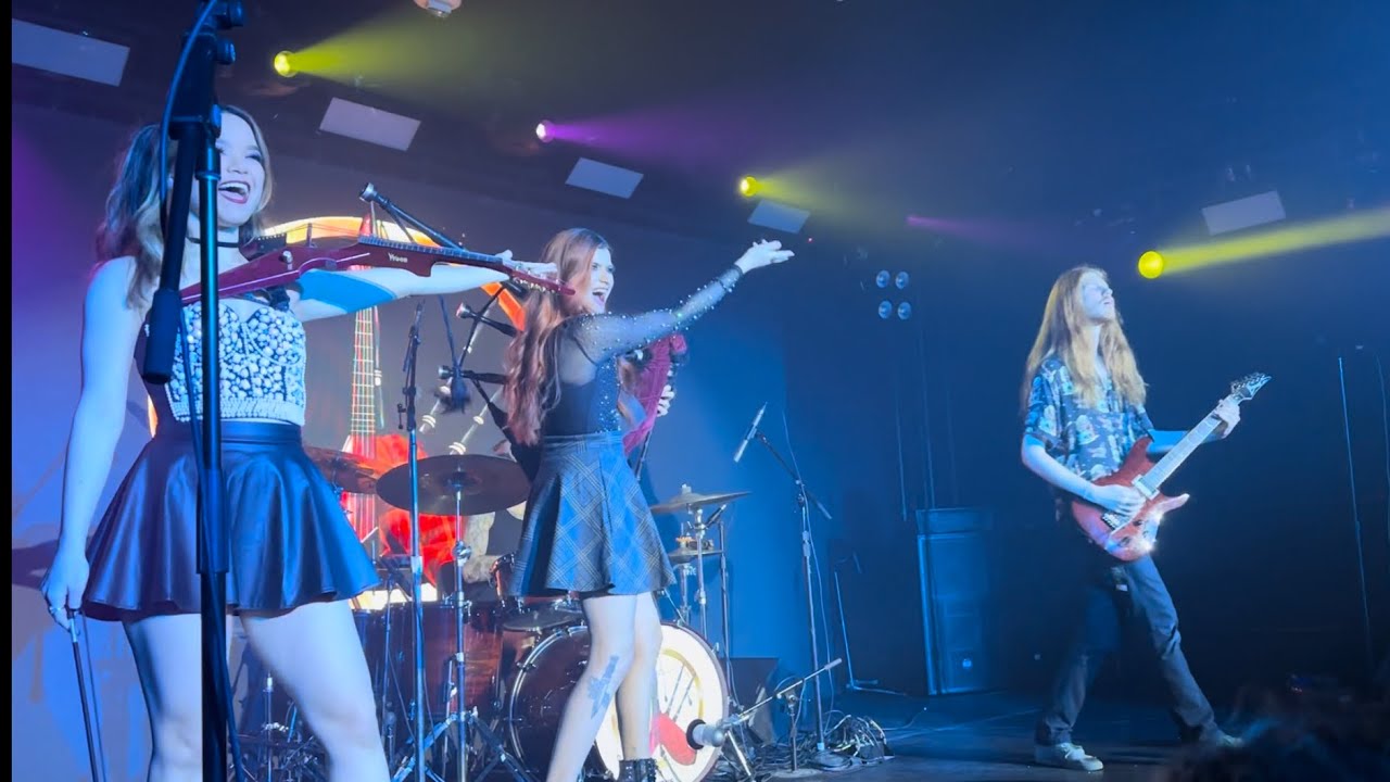 Mia x Ally - Roundtable Rival live at Annabel's in Toronto January 10, 2024 (on The Viral Hits cd)