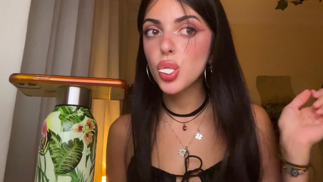 ASMR🫧 mascando chicle mientras hablo ( MOUTH SOUNDS)♥️