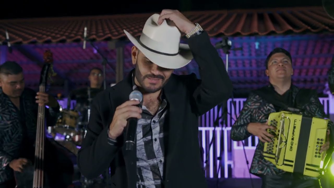 El Komander - Prohibida (En Vivo desde Mis Caballerizas)
