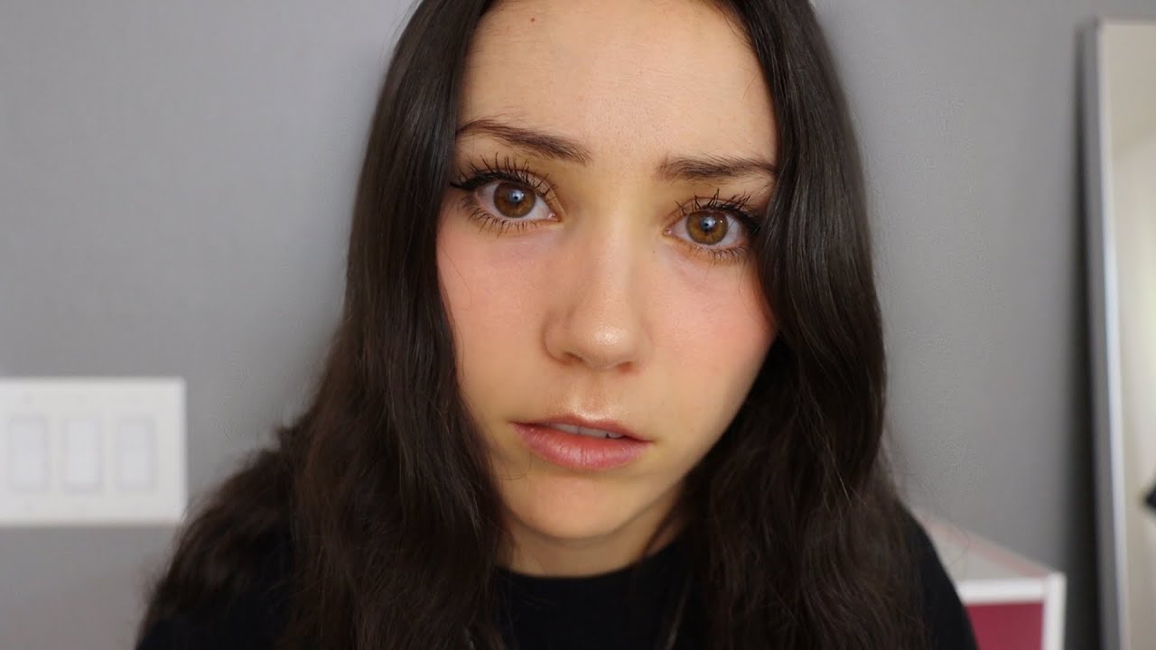 Странная девчонка НАРУШАЕТ твоё личное пространство... [ASMR-ролевая игра]