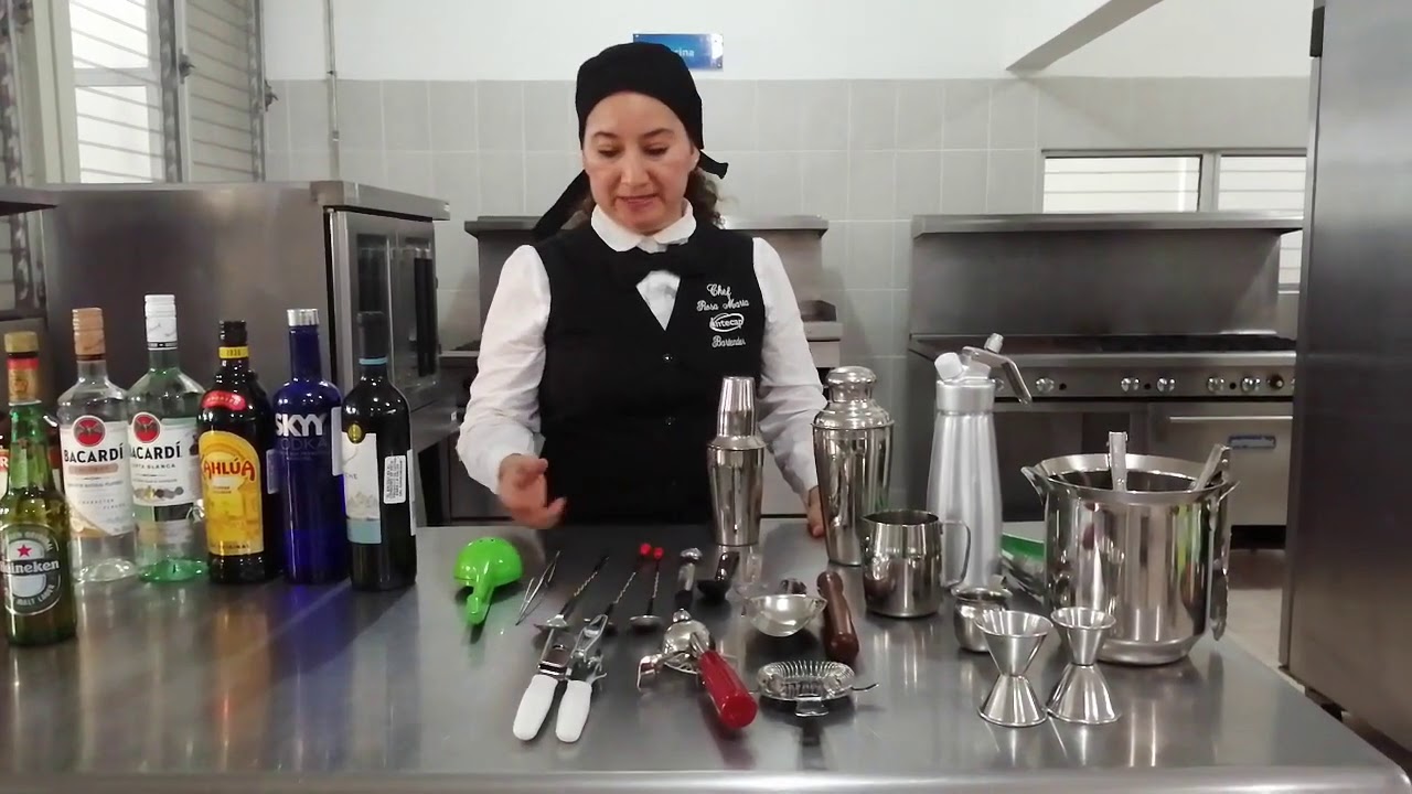Tipos de licores y utensilios para preparar bebidas