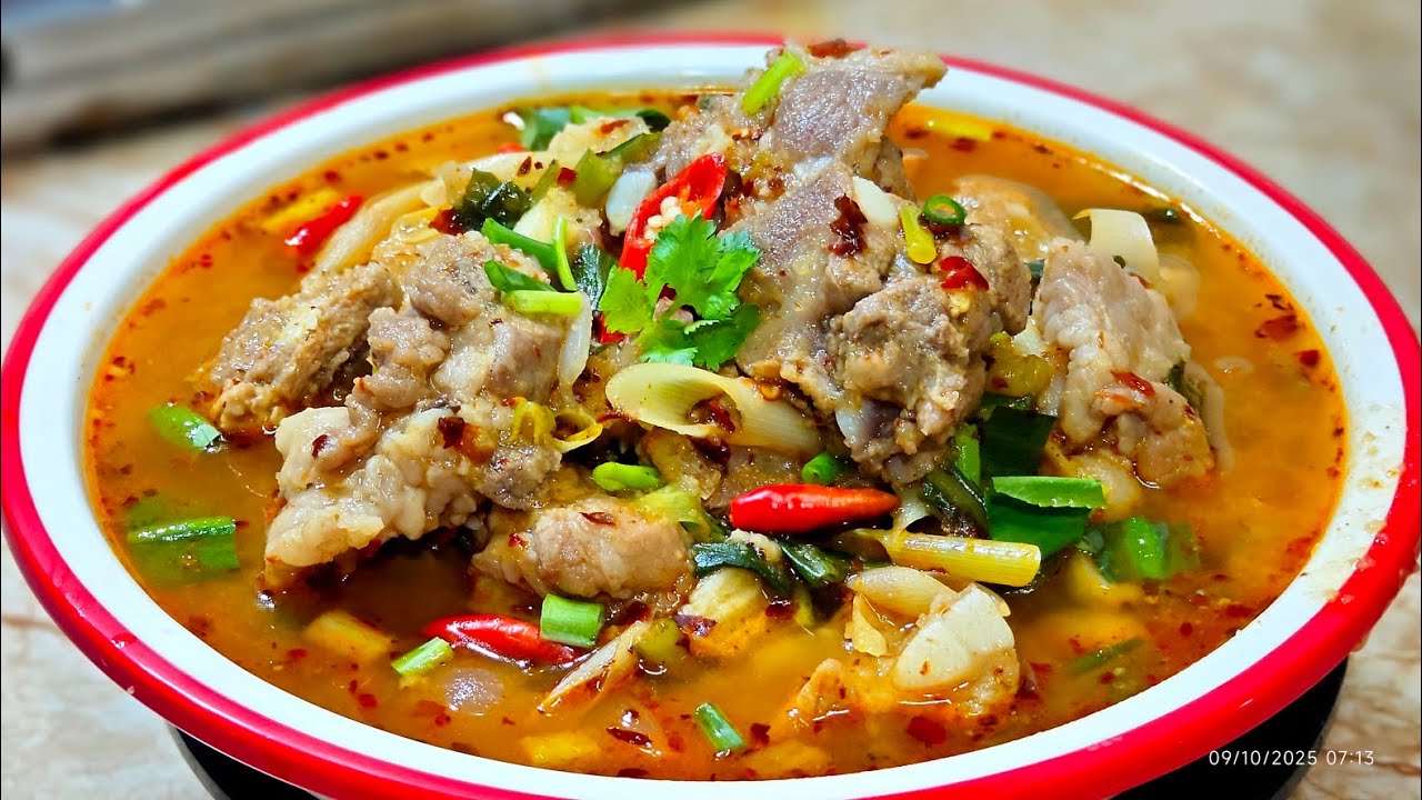 ស្ងោរជ្រក់ឆ្អឹងជំនីជ្រូក ធ្វើបែបនេះគឺឆ្ងាញ់ណាស់ Delicious food channel 
