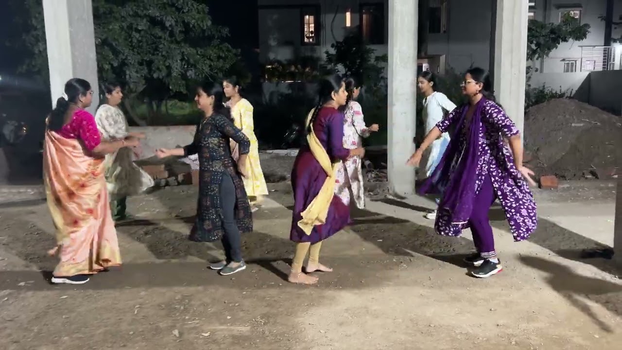 Garba Couple Easy Steps #radheradhe #garbastep2025 #youtubeshorts #navratri 