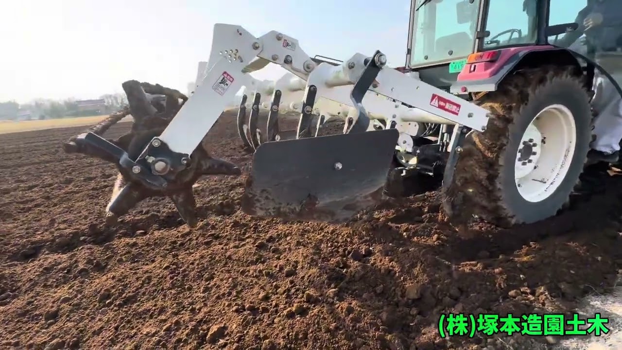 芝生畑更新作業　スガノ農機スタブルカルチ
