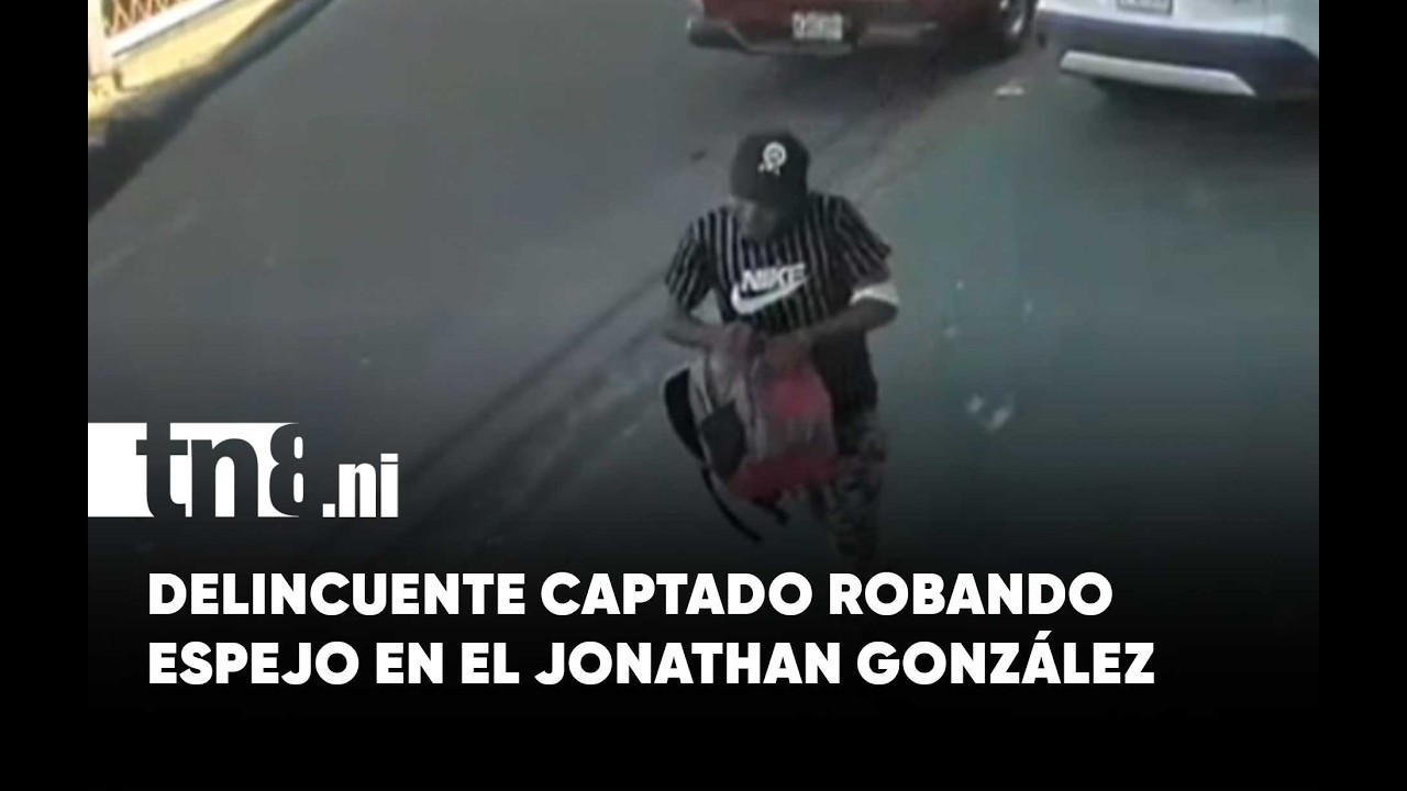 Captado en cámaras robando espejo retrovisor en el Jonathan González