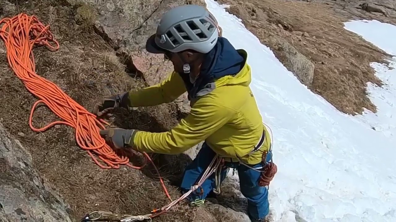 Setting up a rappel for ski mountaineering