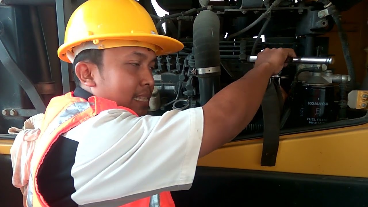 Pembongkaran dan pemasangan Pre Filter Solar Wheel Loader #mekanikalatberat #mekanik #filtersolar