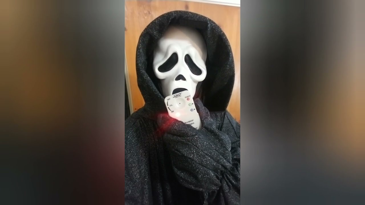 SCREAM Robe Unboxing and Review (GhostOfWoodsboro)