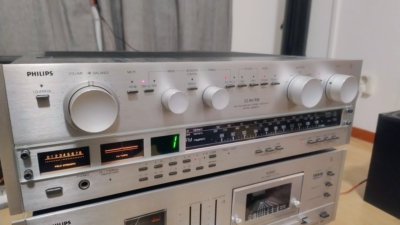 Philips 22AH708 receiver - Analog on air FM radio preset demo with T wire antenna