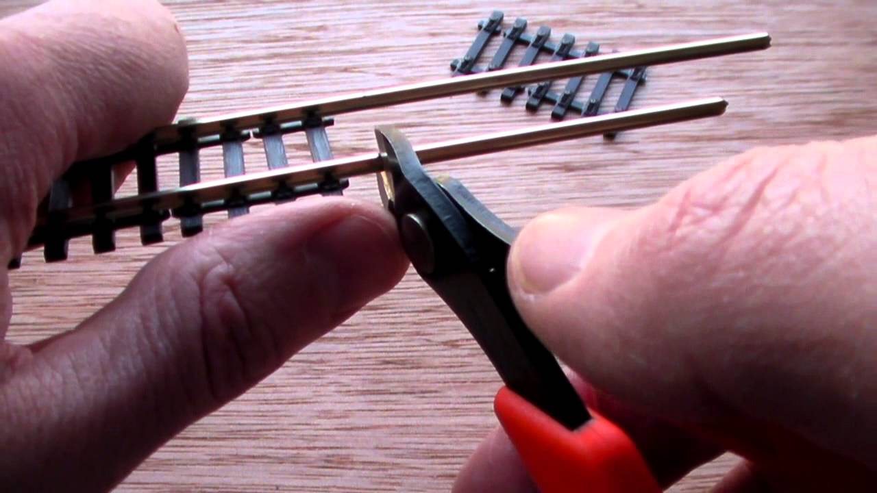 Model Railway Layout Part 5 - Laying Track