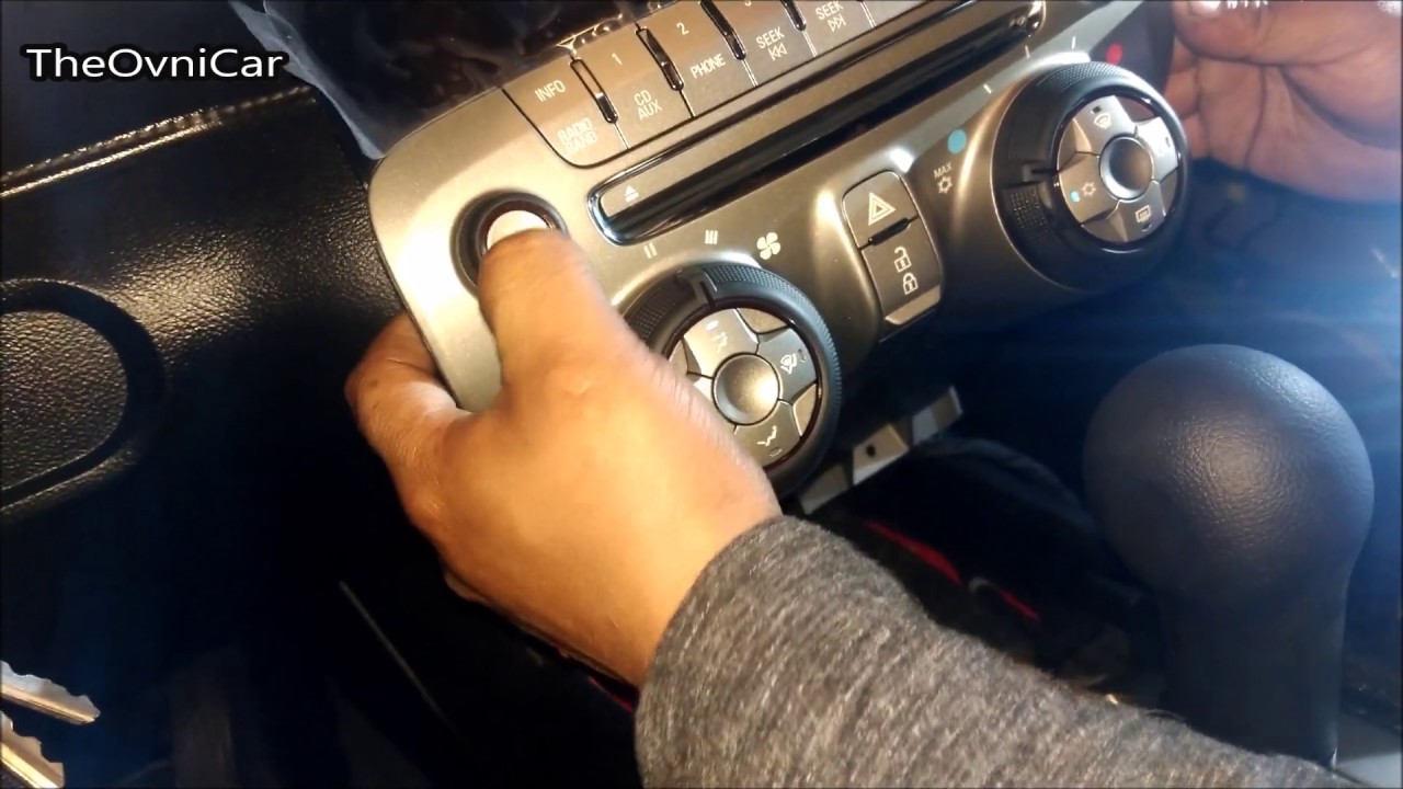 CAMARO 2013 RADIO Y AIRE ACONDICIONADO PRENDE Y SE APAGA INTERMITENTEMENTE