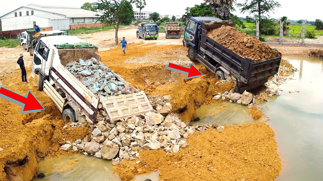 OMG!! SCARY Machinery Work Dump Truck Processing Landfill Transforming a Landfill Dumping & Dozer in