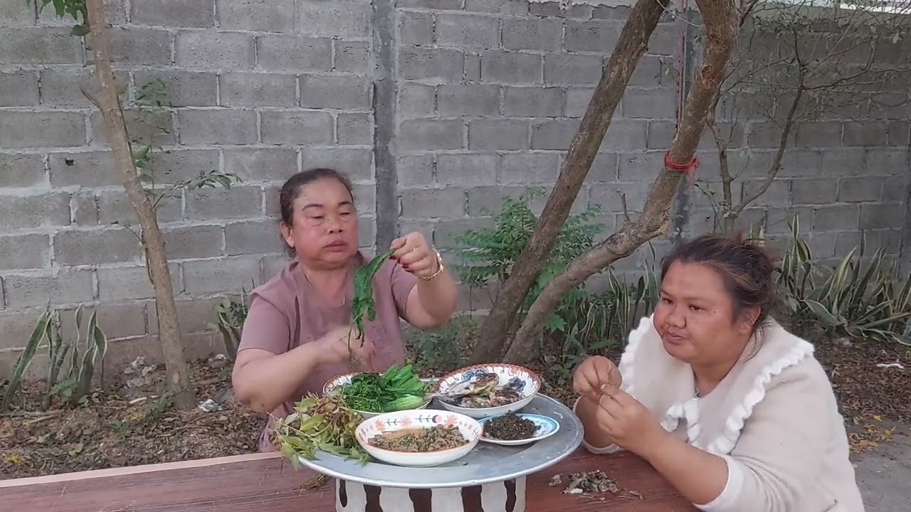 กินข้าวกับนางมลคุยเลื้องขายตำยู่บ้านแม่