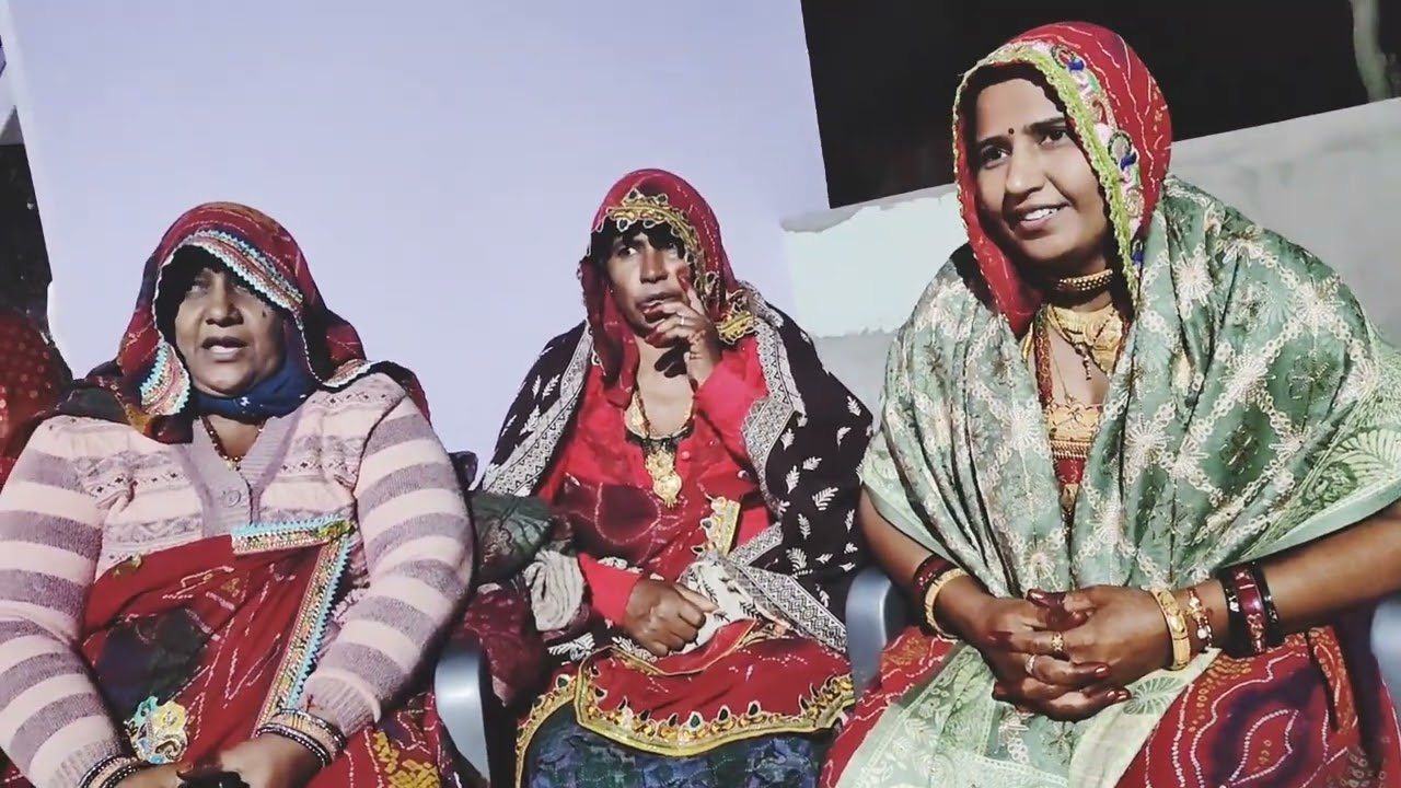 बनड़ो पूछे ए बनड़ी इता दिन कंयां रही कुंवारी,म्हारो बाप पलटन म,मां पीवर म,भायां क भरोस रहगी कुंवारी