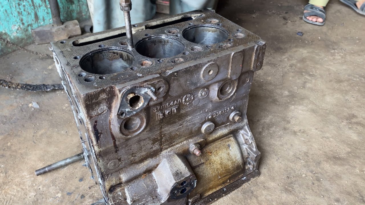 Messy Tractor 🚜 240 3 Cylinder Engine repairing Skills