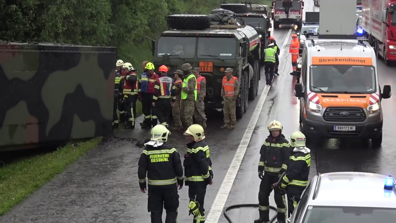 A21 bei Gießhübl: Bergung eines Militär-Lkws