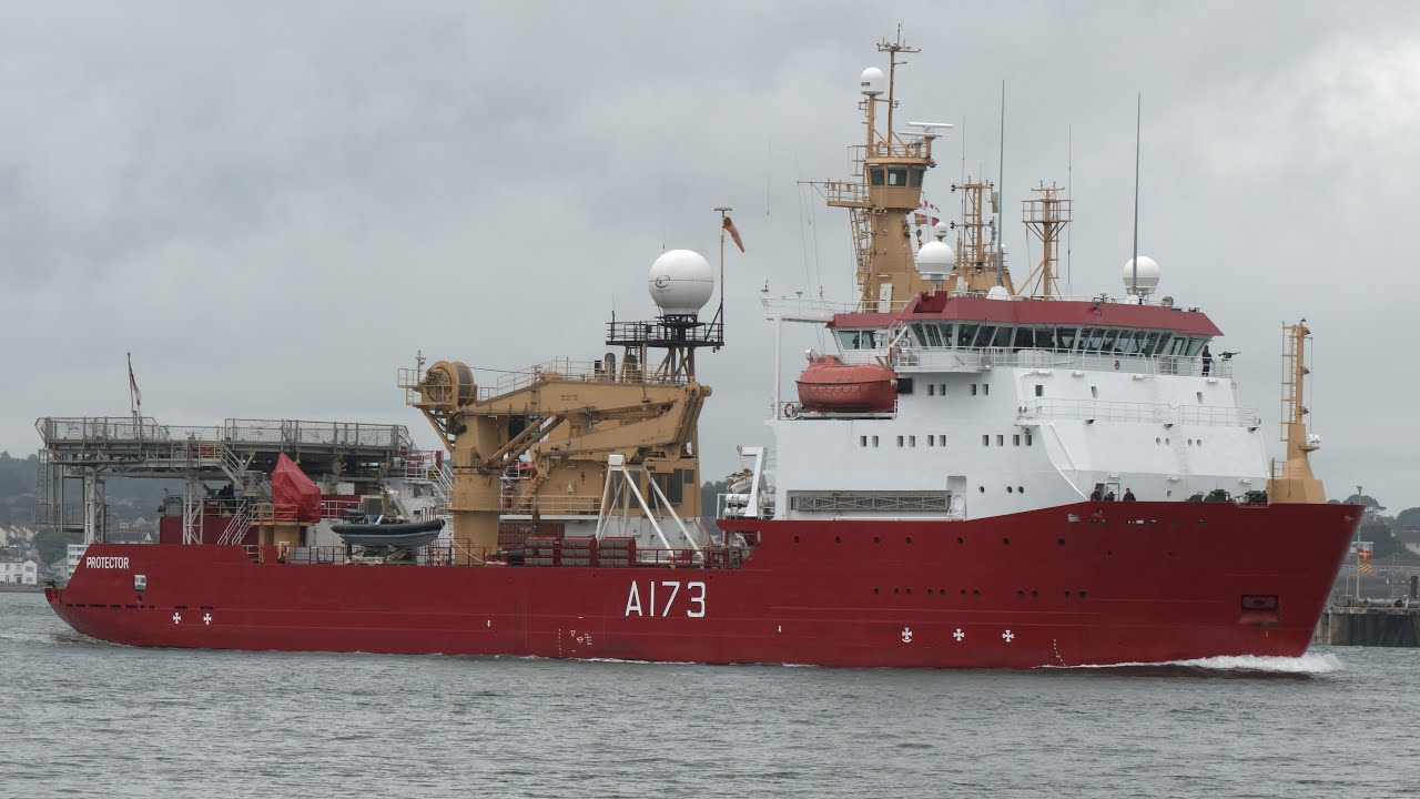 Navy ice-breaker 'HMS Protector' moves quickly out of port 🐧
