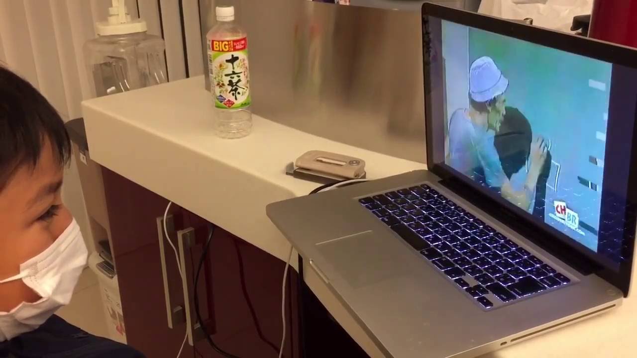 Reacción de nene japonés al Chavo Del Ocho.