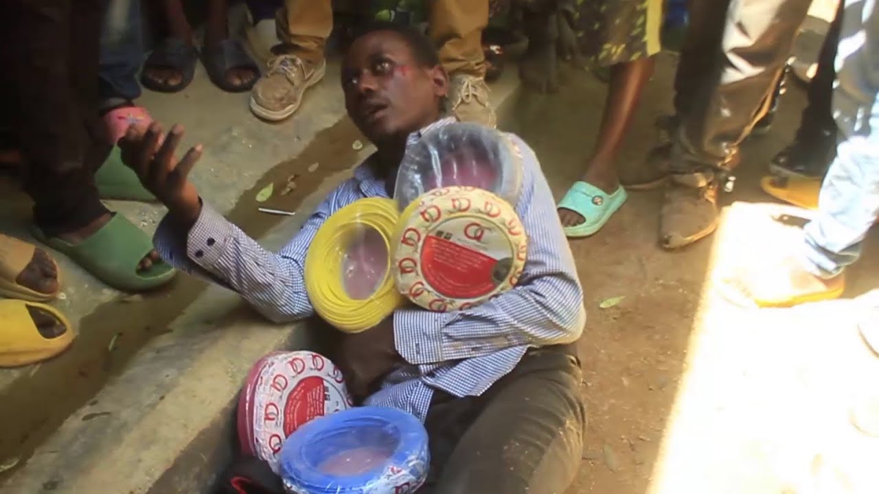 Bugesera Umujura yafatiwe mu cyuho ubwo yibaga insinga z’amashanyarazi.