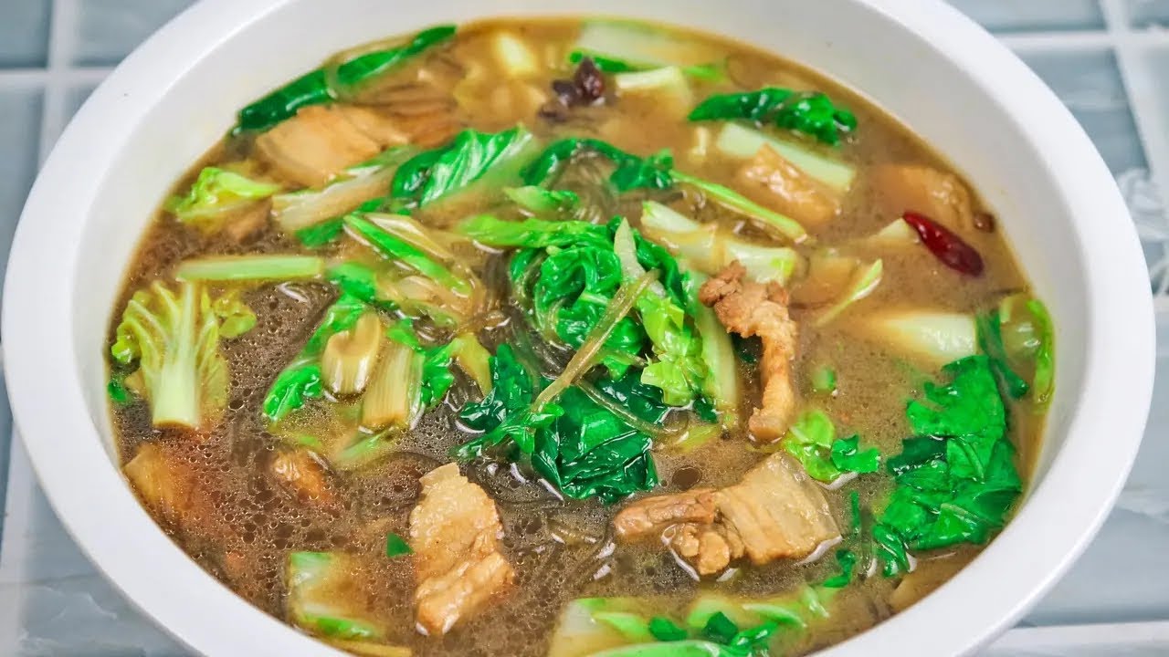 一家人吃得香，小白菜粉汤，超子熬一锅家乡特色美食，泡大饼啃玉米【超子美食】
