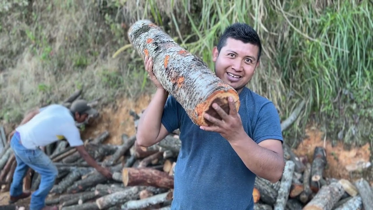 Rajando leña con hacha, muestro los tipos que usamos y cuál es la mejor para la cocina