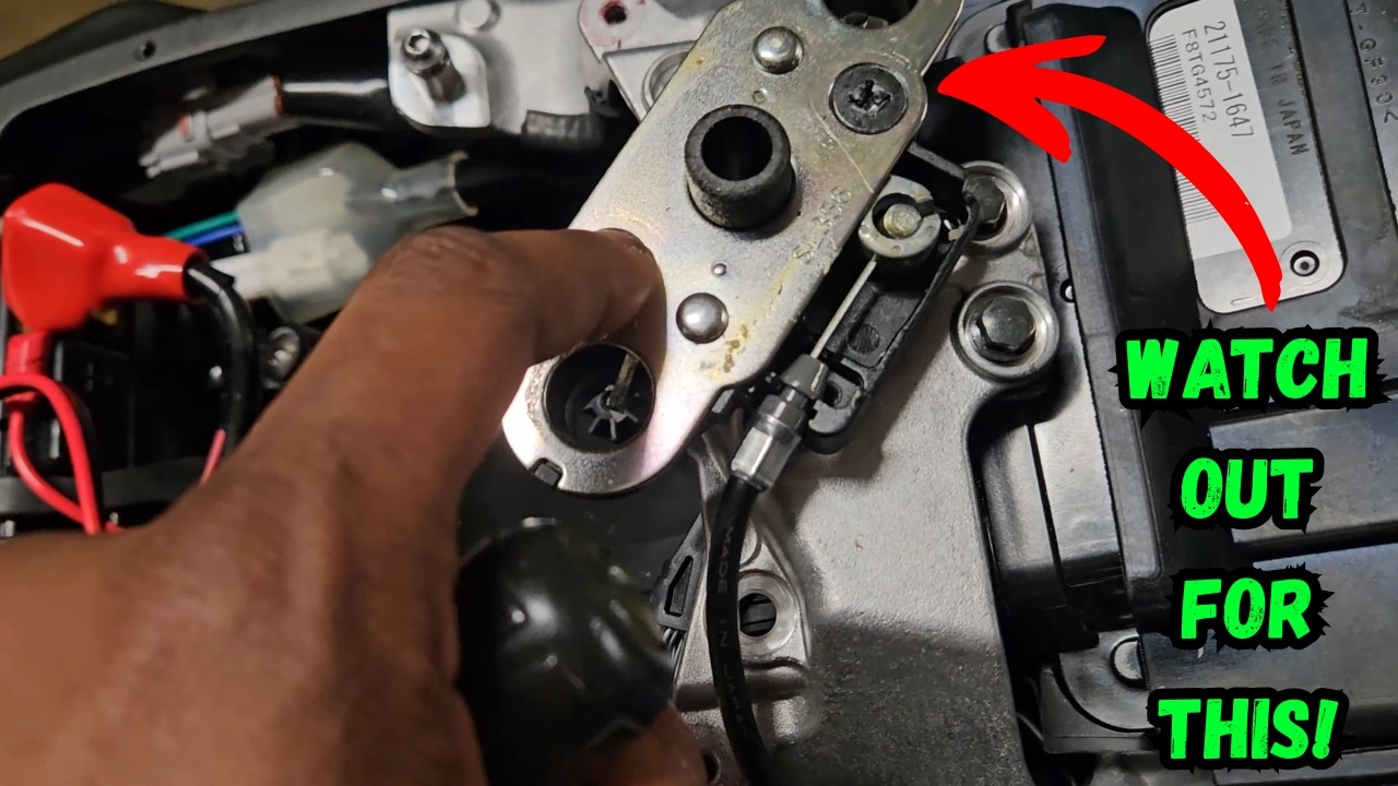 Removing 2025 ZX-10R ECU + Fixing a Snapped Bolt 🛠️