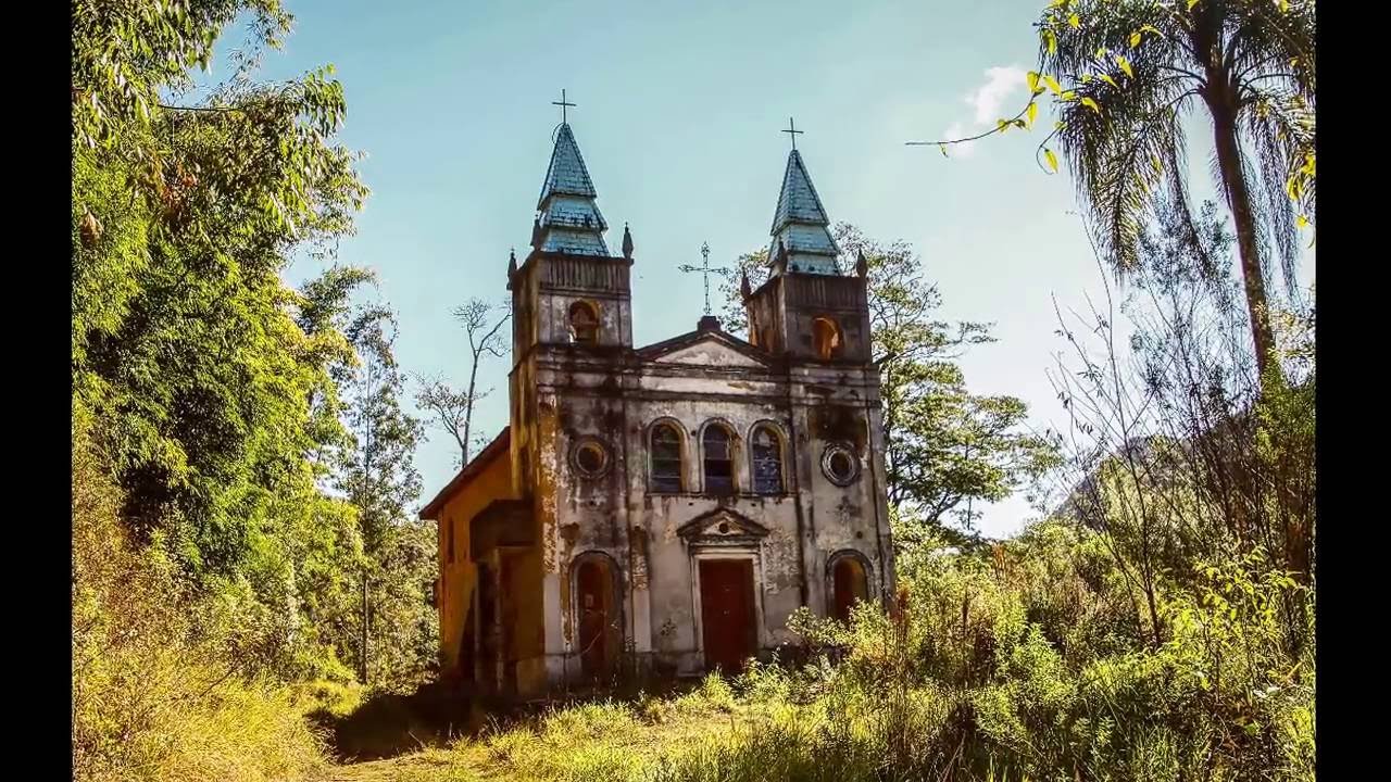Igreja abandonada   Passa Vinte MG