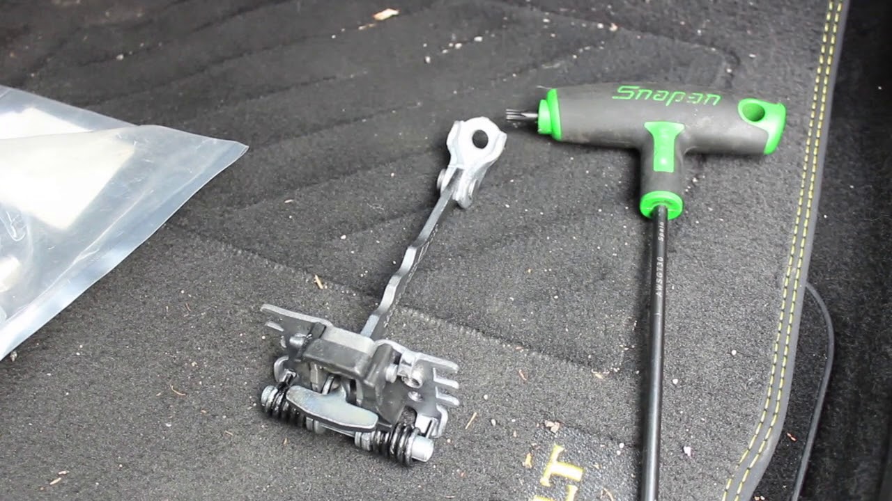 Renault Megane MK3 RS 265 Drivers Door Check Strap Replacement