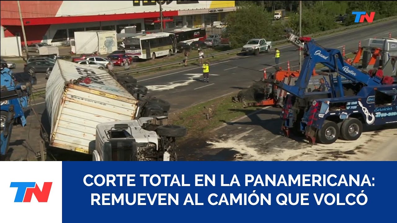 CORTE EN LA PANAMERICANA I Cómo sacaron el camión que volcó y perdió combustible: hay un herido