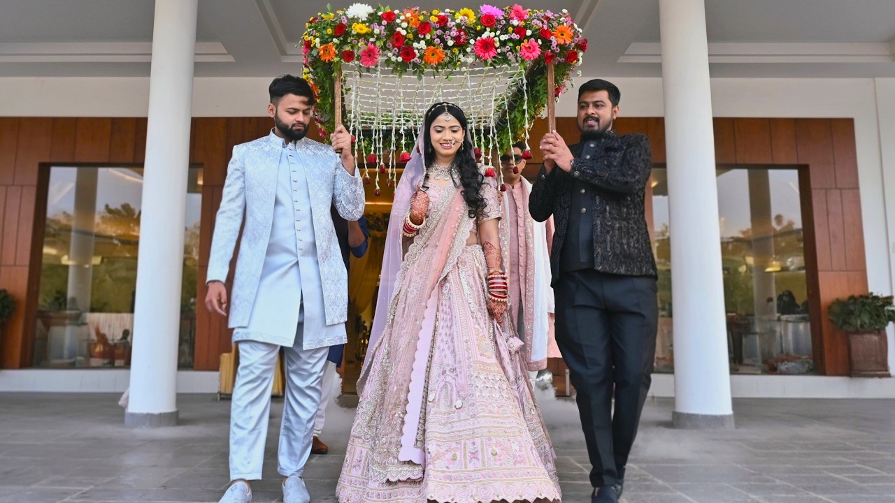 The Most Elegant Bridal Walk | Ishitaa & Sahil // Kanda Kacheya Ne