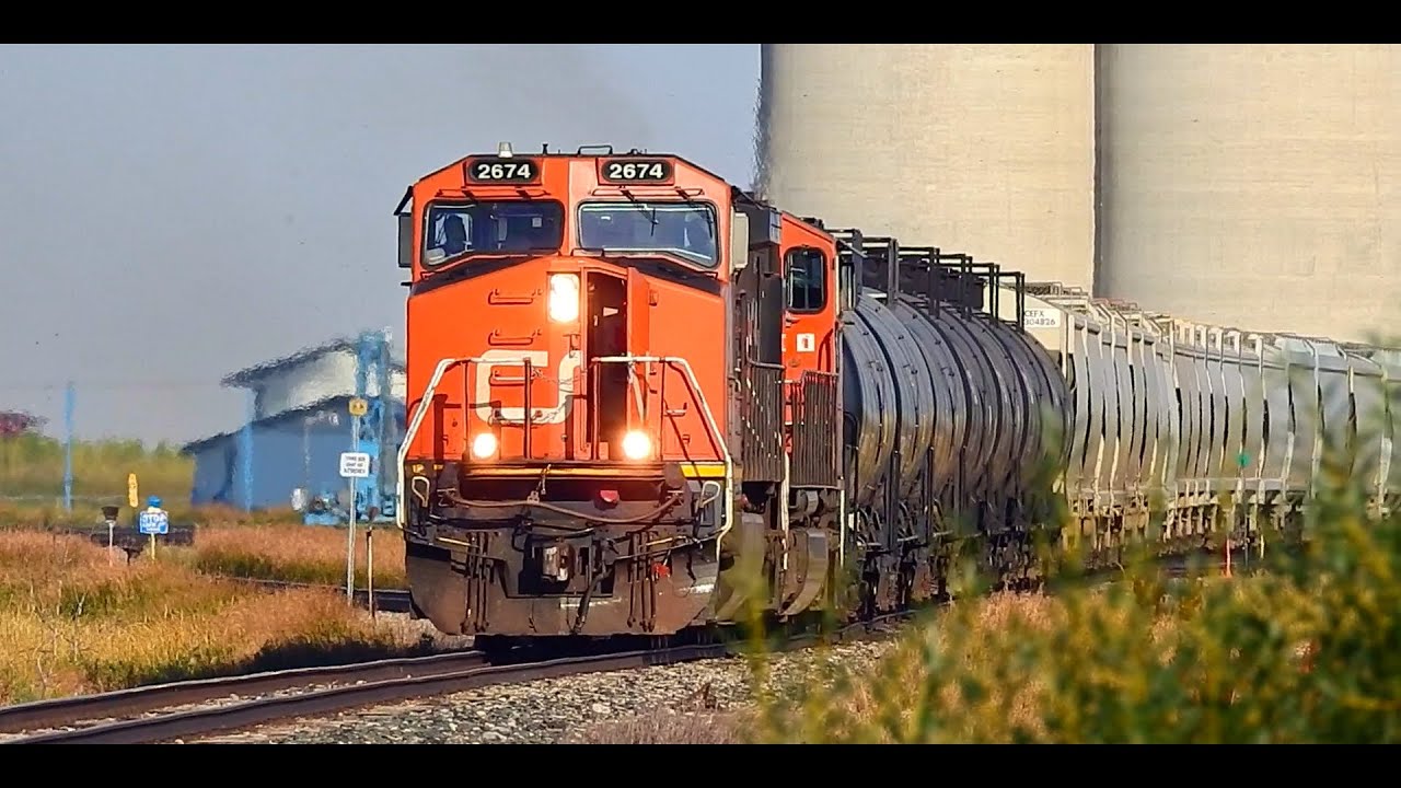 Open Doors and Smoke! CN 2674 C44-9W & 5734 SD75i Pulilng frac and oil!