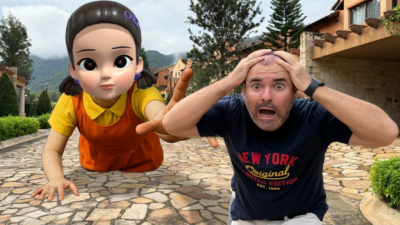 ¡La Muñeca Gigante de la película El Juego del Calamar ha Aparecido En La Vida Real!