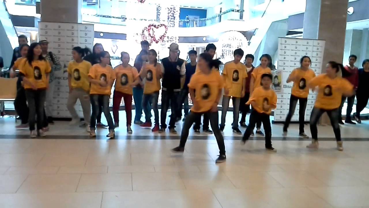 Flash mob в Bishkek Park в поддержку Нурислама