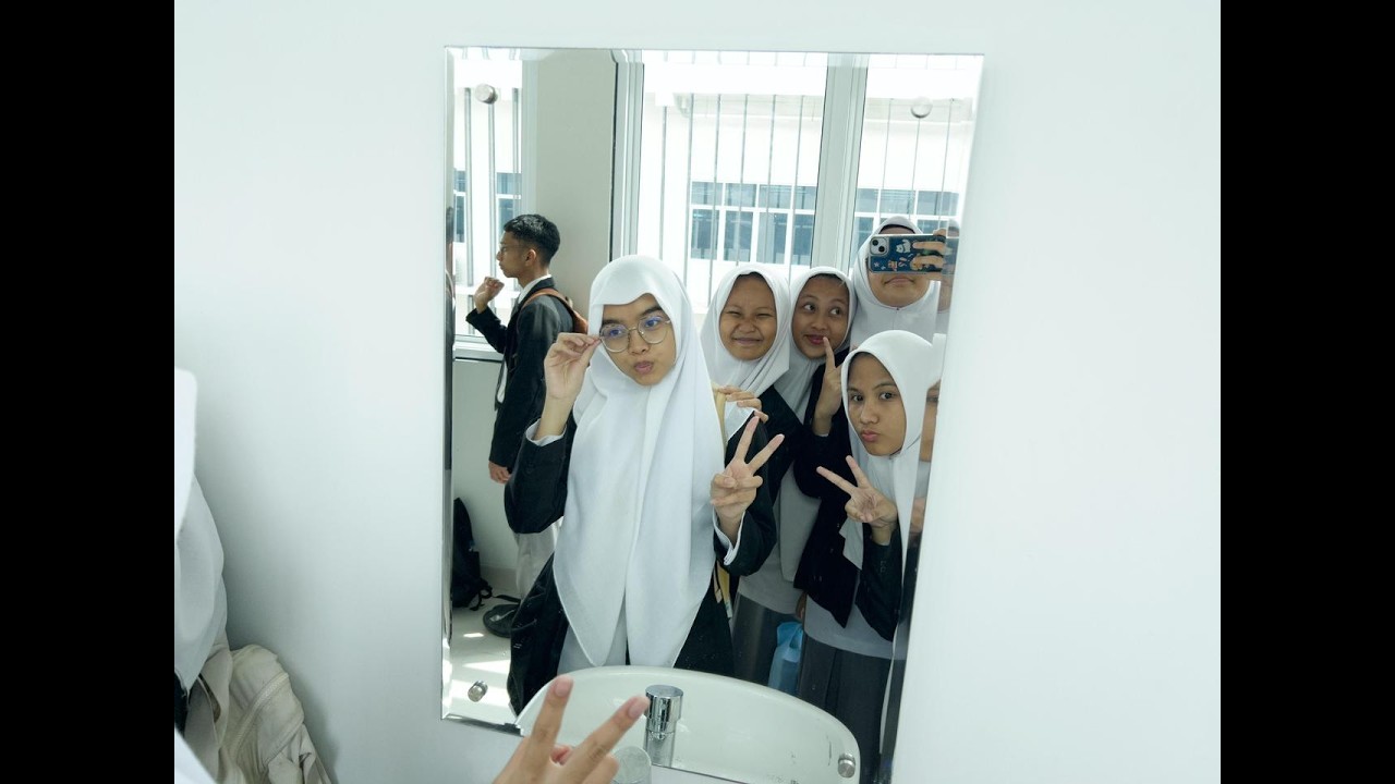 Spend A Day in The Laboratory (Azzahra Khairunnisa's POV)
