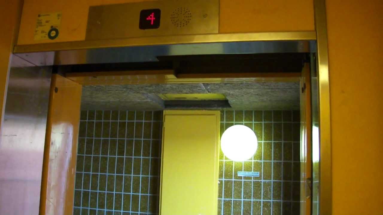 old modernized KONE Bottom Drived Traction elevator @ Norra Kyrkogatan 33, Hudiksvall, Sweden.