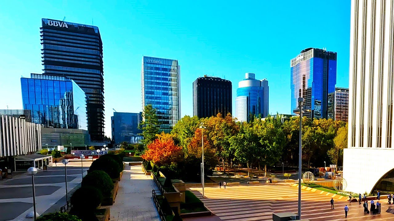 Madrid [4K] PASEO por AZCA distrito FINANCIERO de MADRID