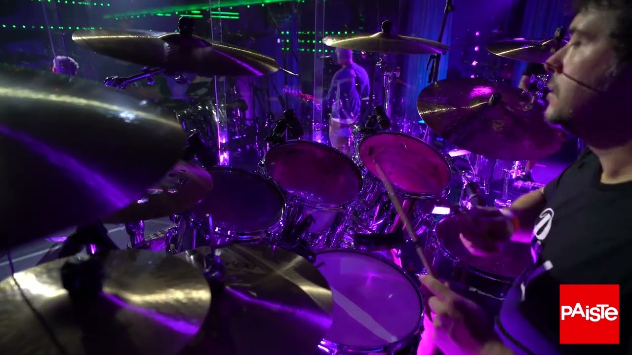 Artista Paiste Sergio Melo, durante passagem de som com Lulu Santos, em São Paulo