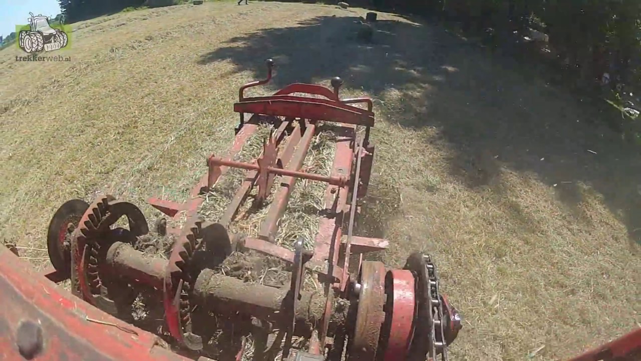Hooipakjes persen met New Holland Super Hayliner 276 en Ford 4600 GoPro Trekkerweb
