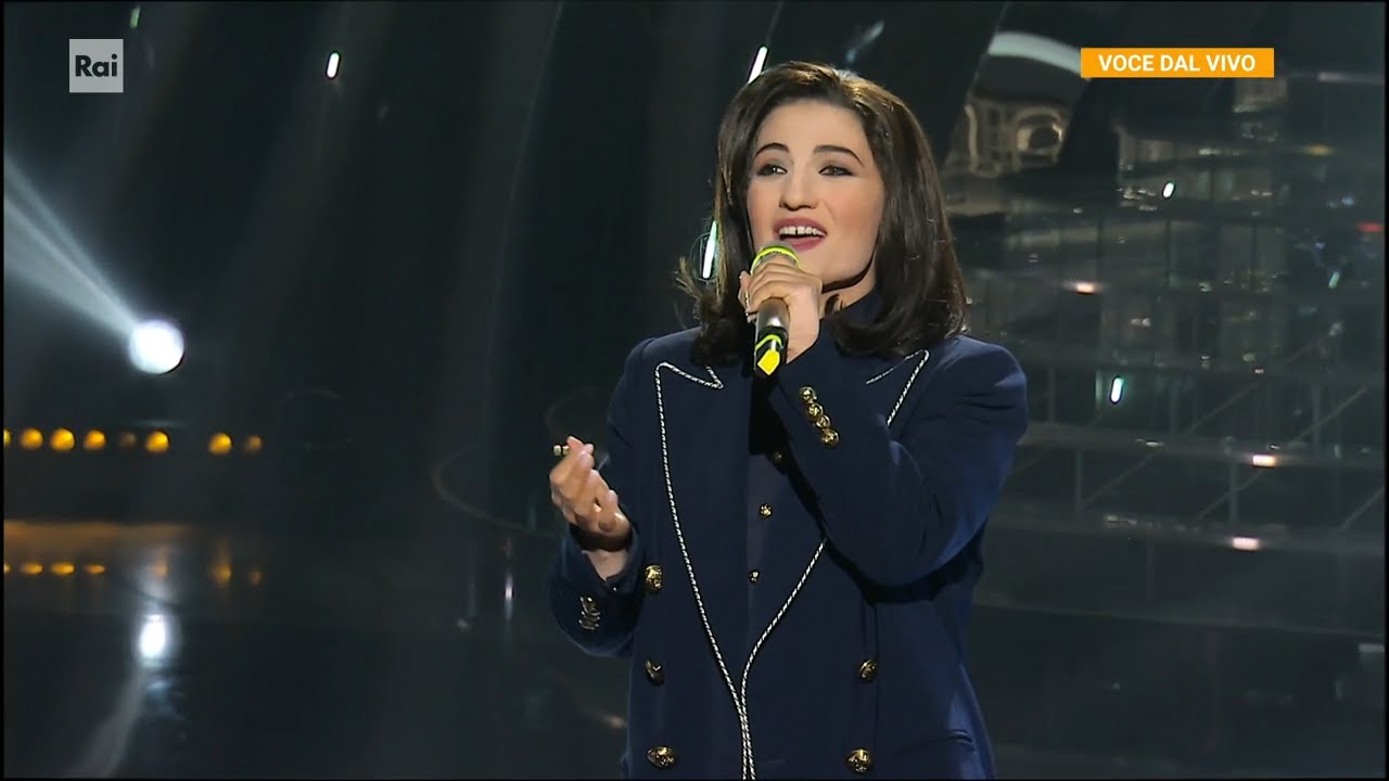 Deborah Iurato - Laura Pausini canta 
