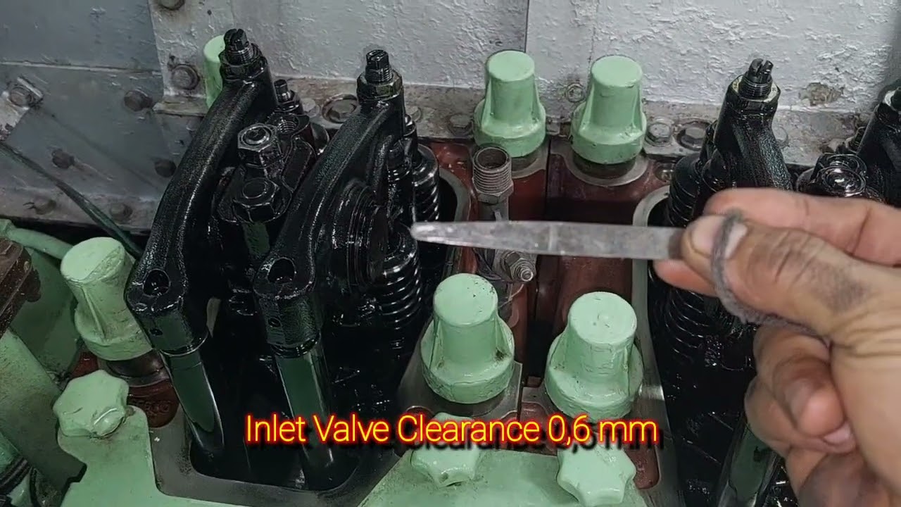 How to Check Valve Clearance M.a.K Engine 8 M 20 C #blog #engineer #ship@zorroengineer888