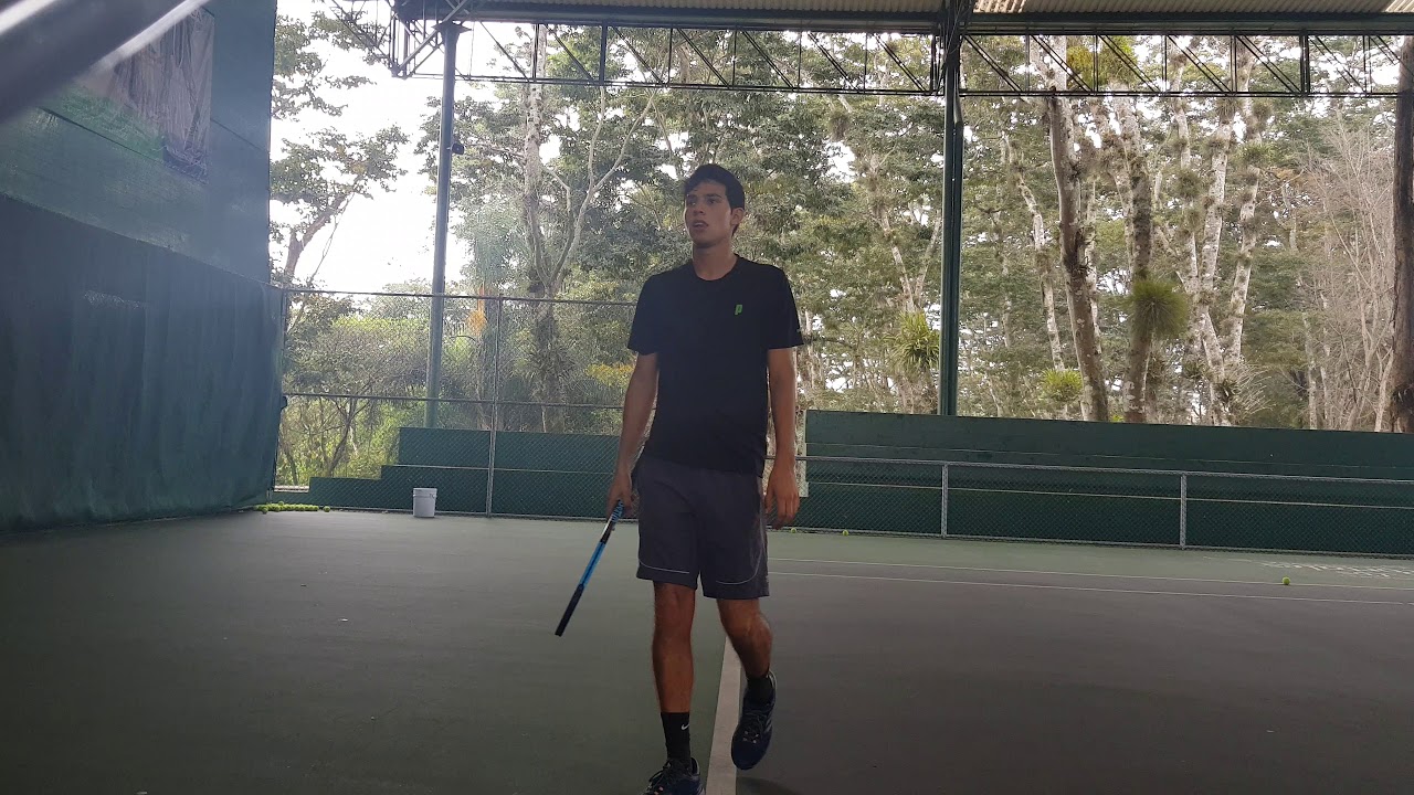 Morning session. Serves with Guillermo Casta&ntilde;eda